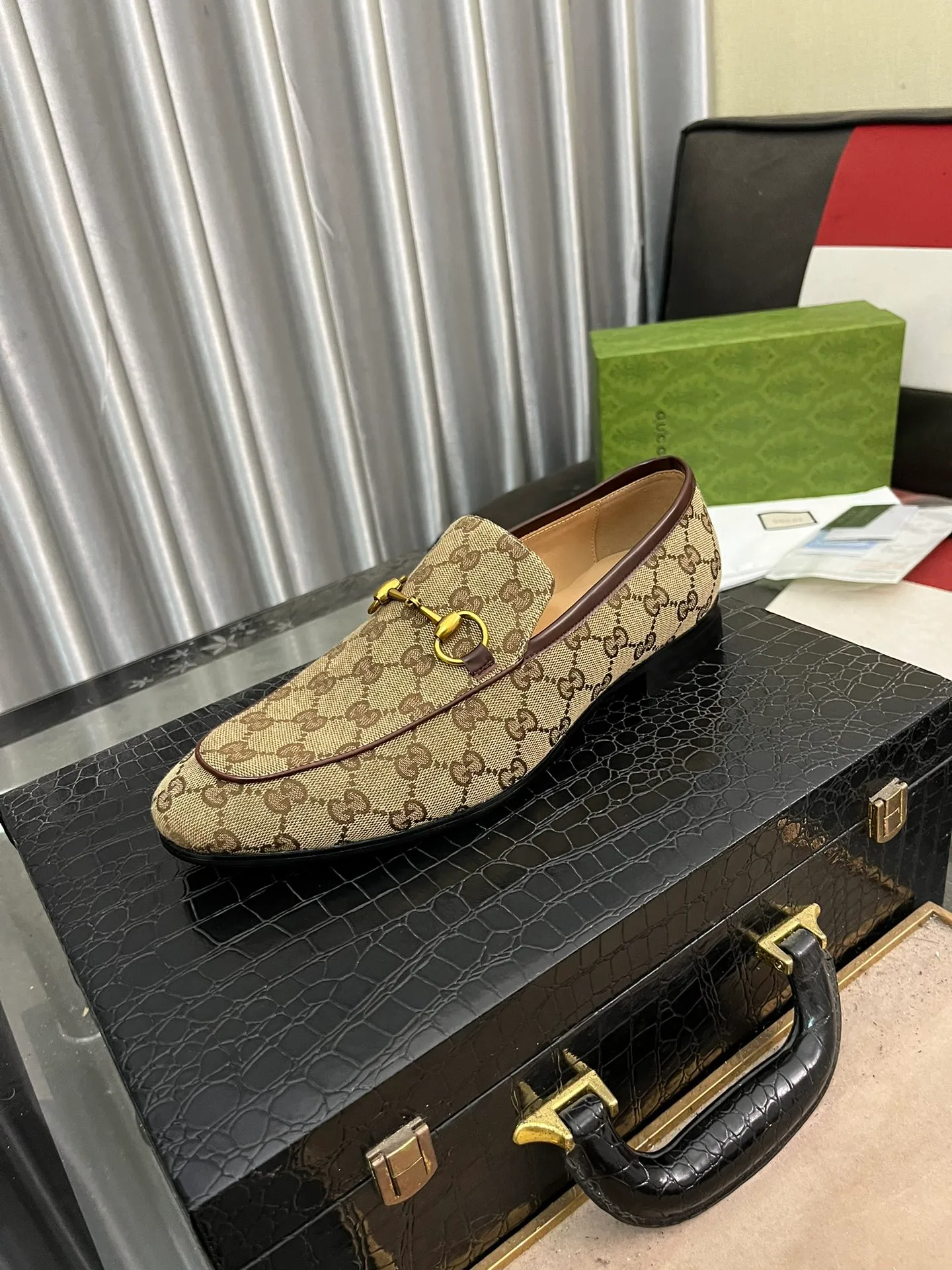Men's men's shoes 💰500⌚️⌚️(Gucci·GUCCI) new product series ss hot new products 💢 💠 Casual leather shoes 👞, first layer of cowhide, upper hardware buckles and logo on the sides of the shoe, brand logo on the insole and sole 💠 💎Upper: 100% cowhide 💎Inner: cowhide/100% 💎Feet: cowhide/100% 💎Sole: rubber/100% 💎SIZE: 38 39 40 41 42 43 44 Can be customized 45